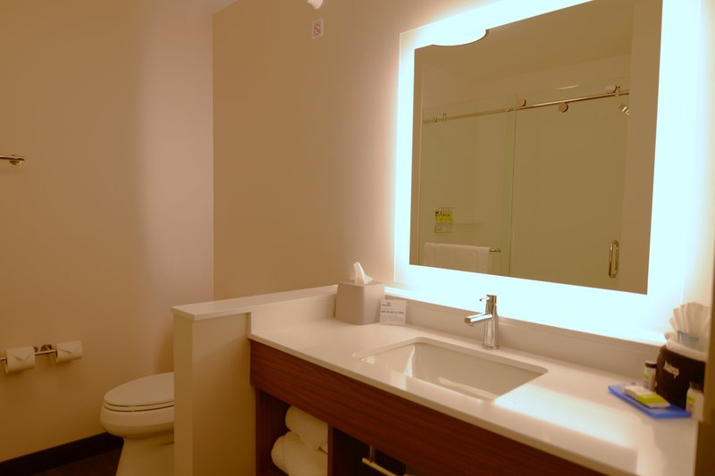 Holiday Inn Express and Suites Onalaska – La Crosse Area