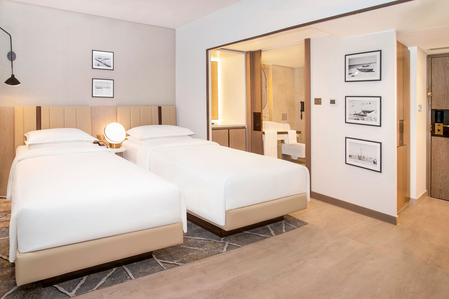 Sheraton Abu Dhabi Hotel & Resort Room Type - Classic Room, Guest room, 2 Twin,  City view