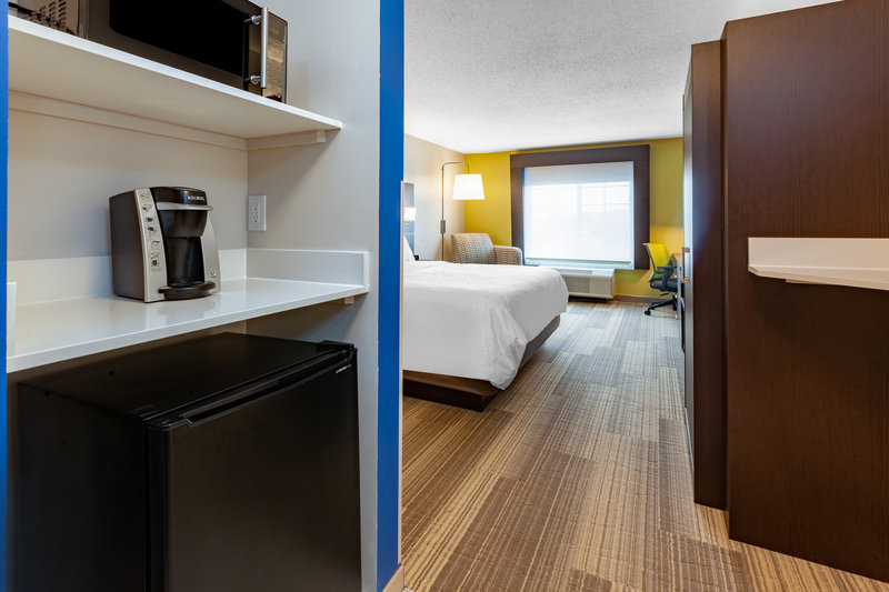 1 KING BED STANDARD ROOM NONSMOKING