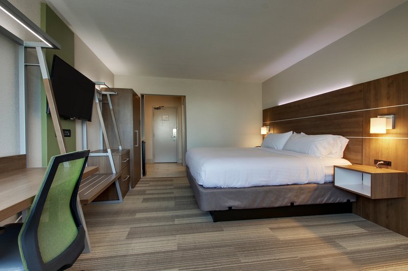 Holiday Inn Express and Suites Wapakoneta