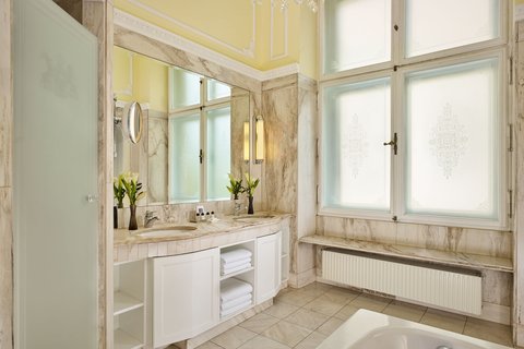 Bathroom Junior Suite