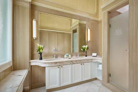 Suite Bathroom