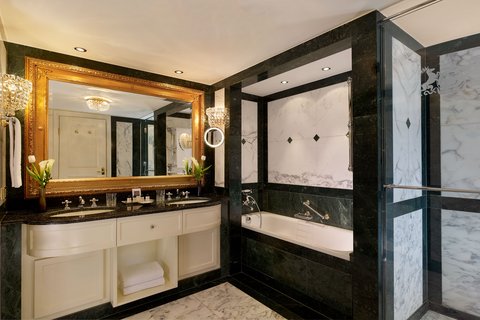 Maisonette Suite - Bathroom