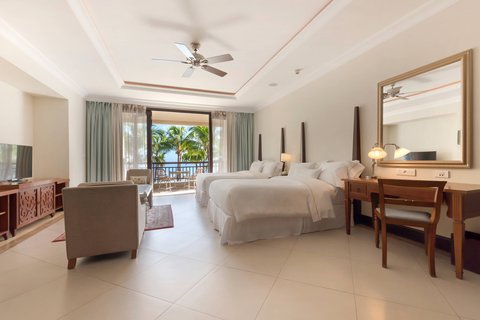 Beachfront Deluxe King Guest Room
