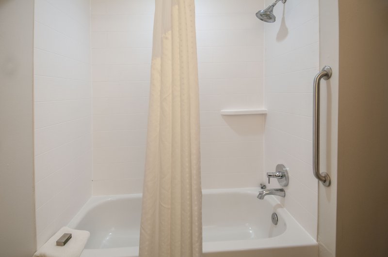 HOLIDAY INN EXP STES OCEAN SPR