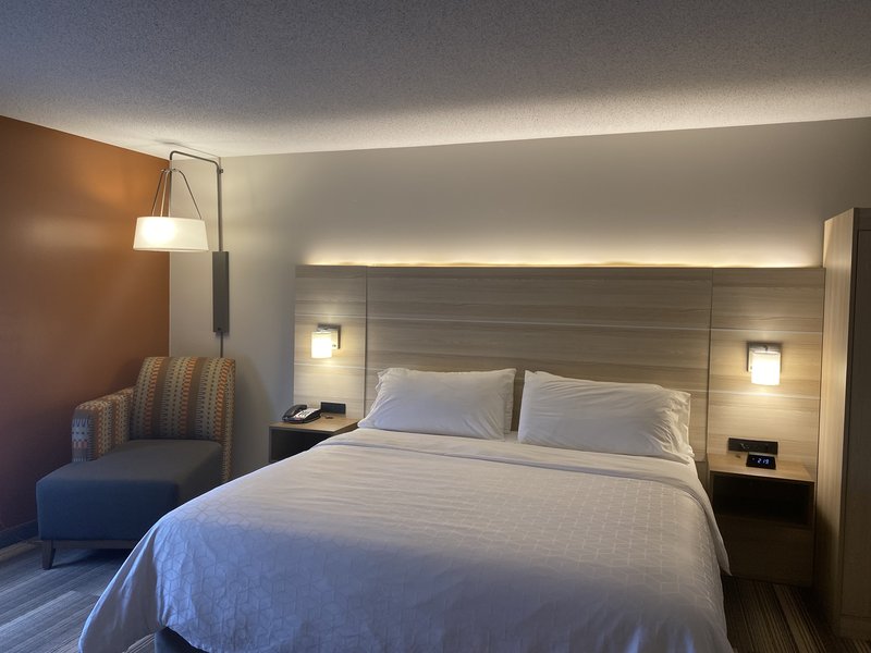 HOLIDAY INN EXP STES LOGANSPOR