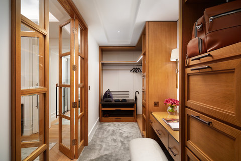 London Suite - Dressing Area