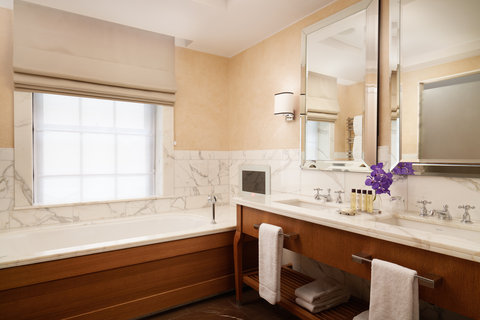 London Suite - Bathroom