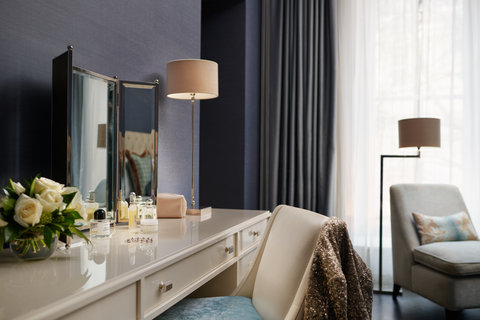 River Suite - Vanity