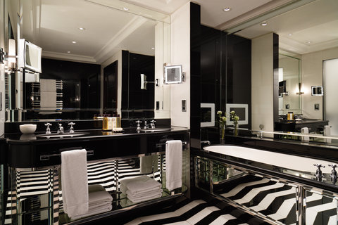 The Actor's Penthouse - Bathroom