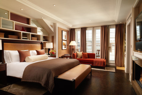 The Explorer's Penthouse - Master Bedroom