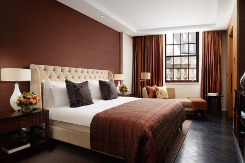 The Whitehall Suite - Master Bedroom