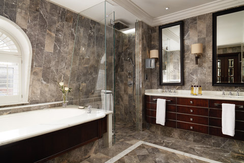 The Writer's Penthouse - Bathroom