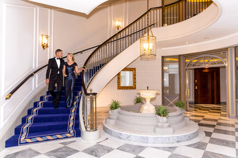 Excelsior Hotel Ernst Abendkleidung Rondell Best Ager