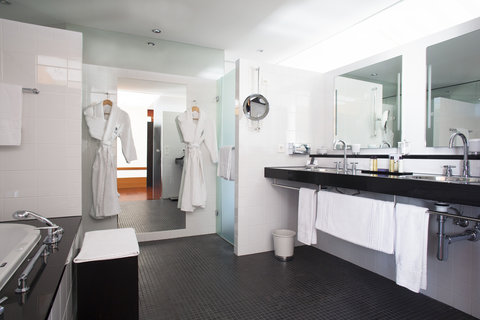 Bel Air Bathroom