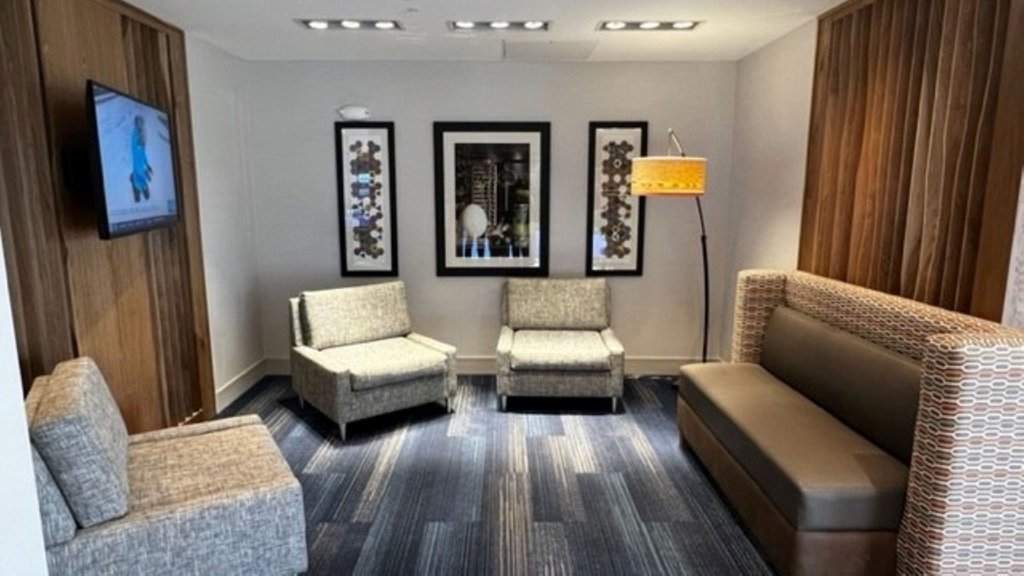 Seating Area, for chatting or awaiting free hotel airport shuttle