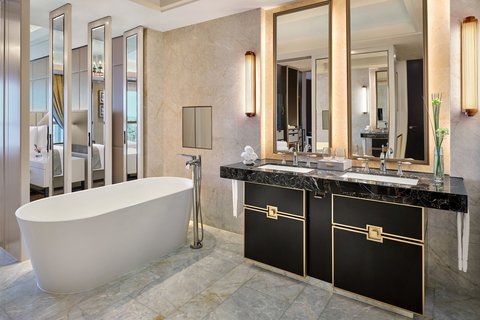 Executive Skyline Room - Bathroom