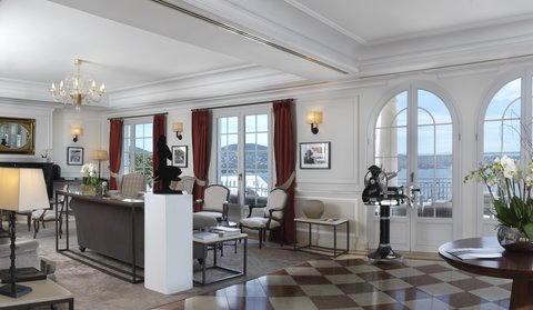 Lobby Bar
