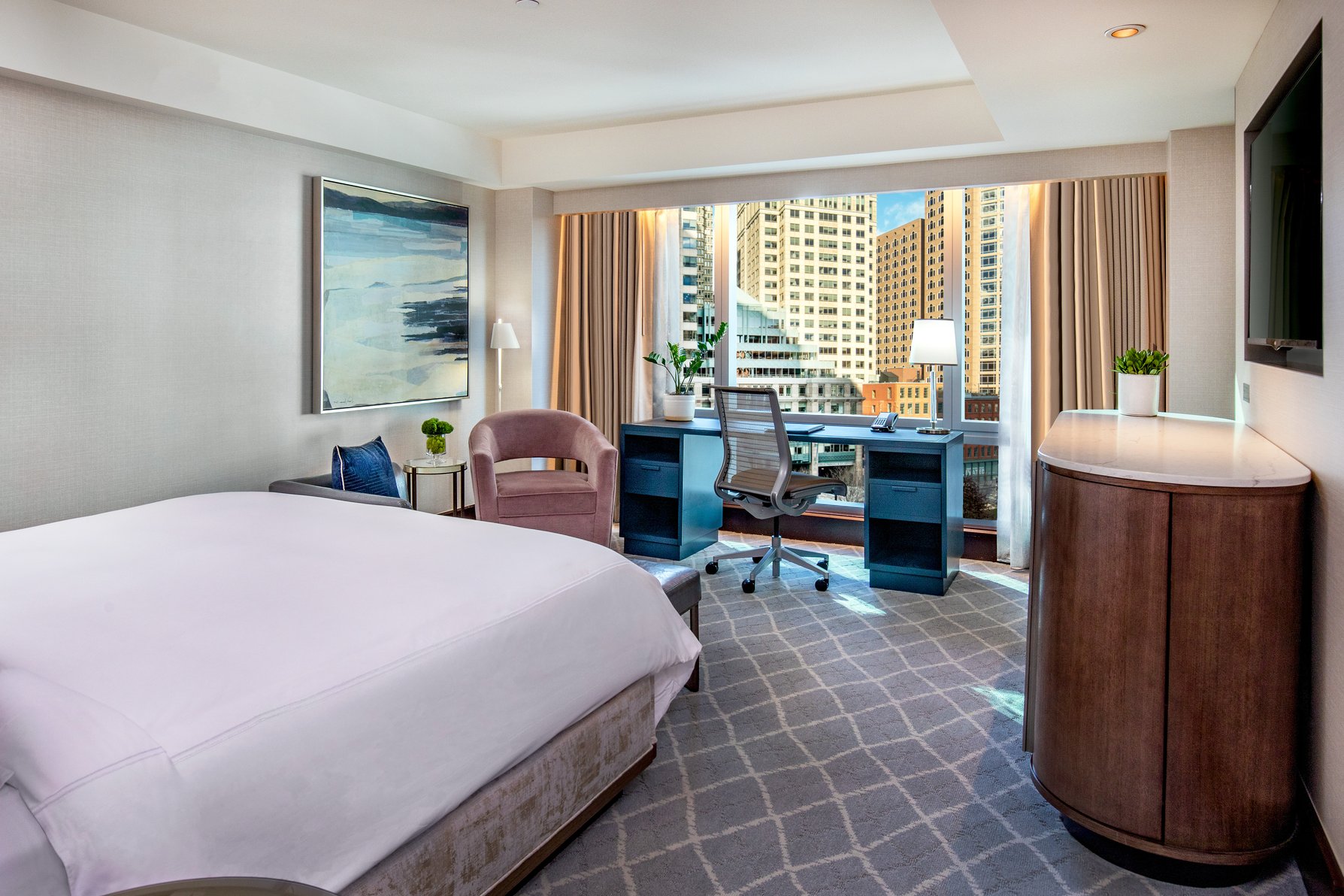 InterContinental BOSTON Room Type - 1 King Corner Greenway View
