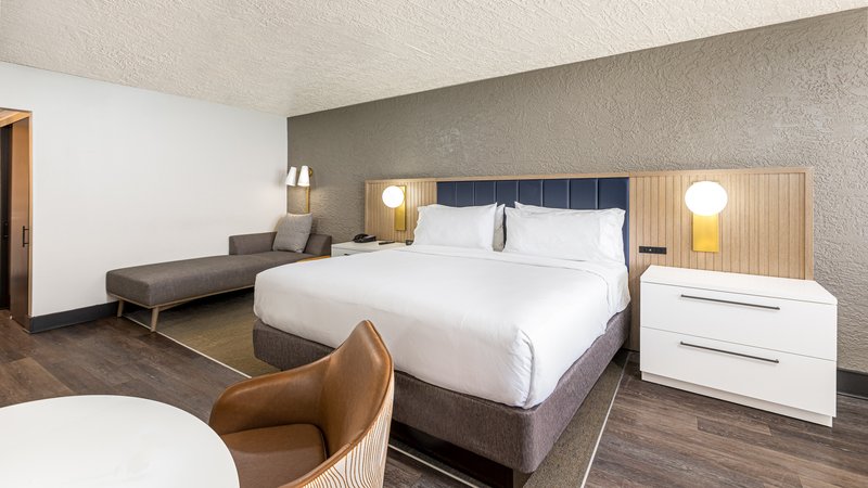 HOLIDAY INN RESORT