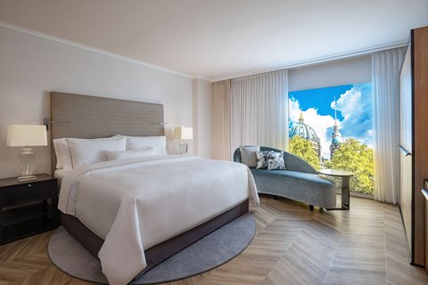 Apartment with King Bed and backlit Berlin picture