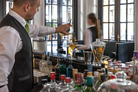 Bartender Victoria Bar