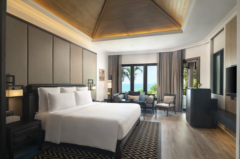 Junior Suite Club Access Oceanfront