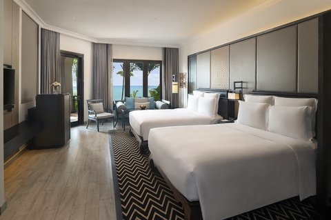 2 Queen Junior Suite Club Access Ocean View