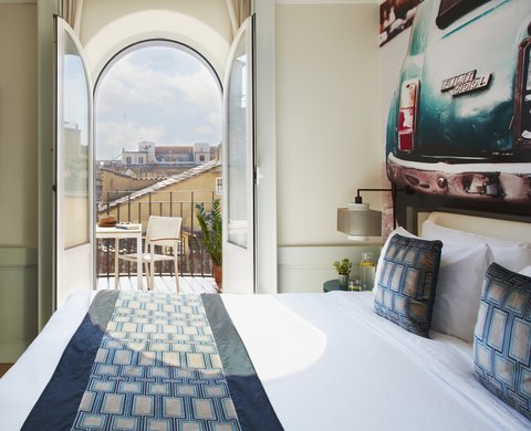1 Cama King Premium con Balcón