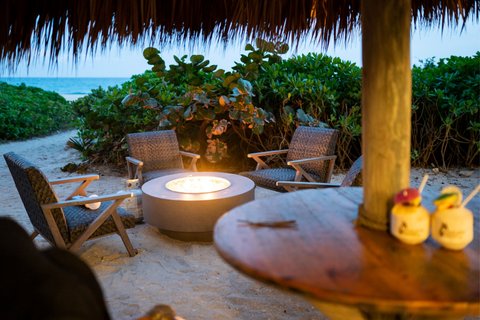Reef Tiki Bar - Bonfire Lounge Area
