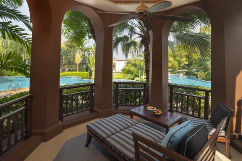 ?Balcony of Junior Suite Pool Access