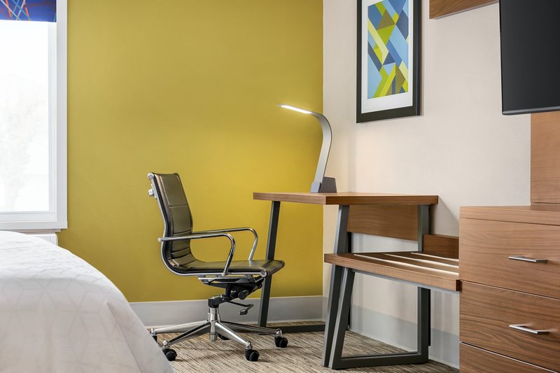 Holiday Inn Express and Suites Philadelphia – Mt. Laurel