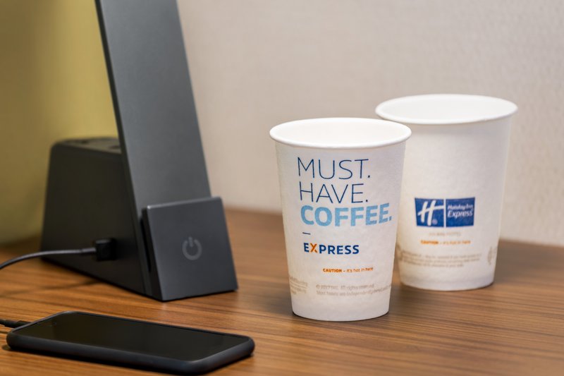 Holiday Inn Express and Suites Philadelphia – Mt. Laurel