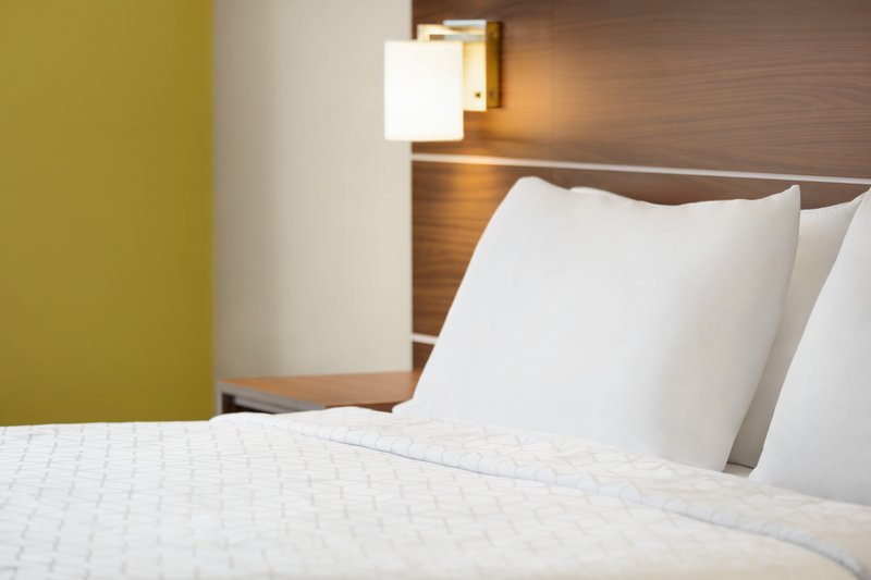 Holiday Inn Express and Suites Philadelphia – Mt. Laurel
