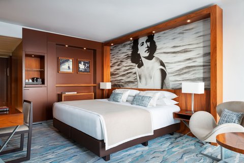 Deluxe Guest Room - King Bed
