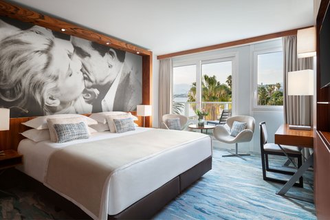 Deluxe Guest Room - Partial Sea View with Balcony