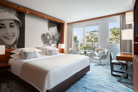 Deluxe Guest Room - Garden View with Balcony