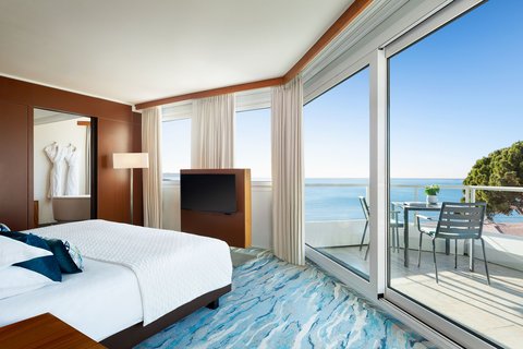 Luxury Suite - Sea Front with Balcony