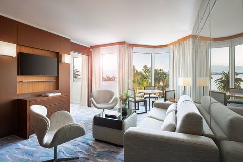Luxury Suite - Sea Front with Balcony