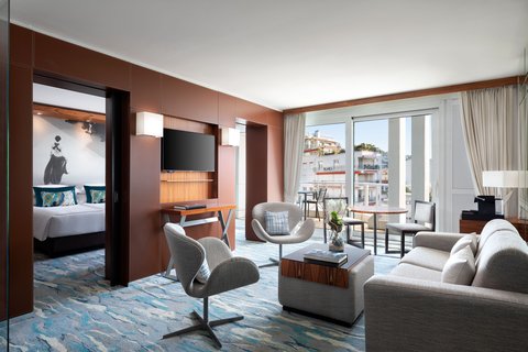 Prestige Suite - City View with Balcony