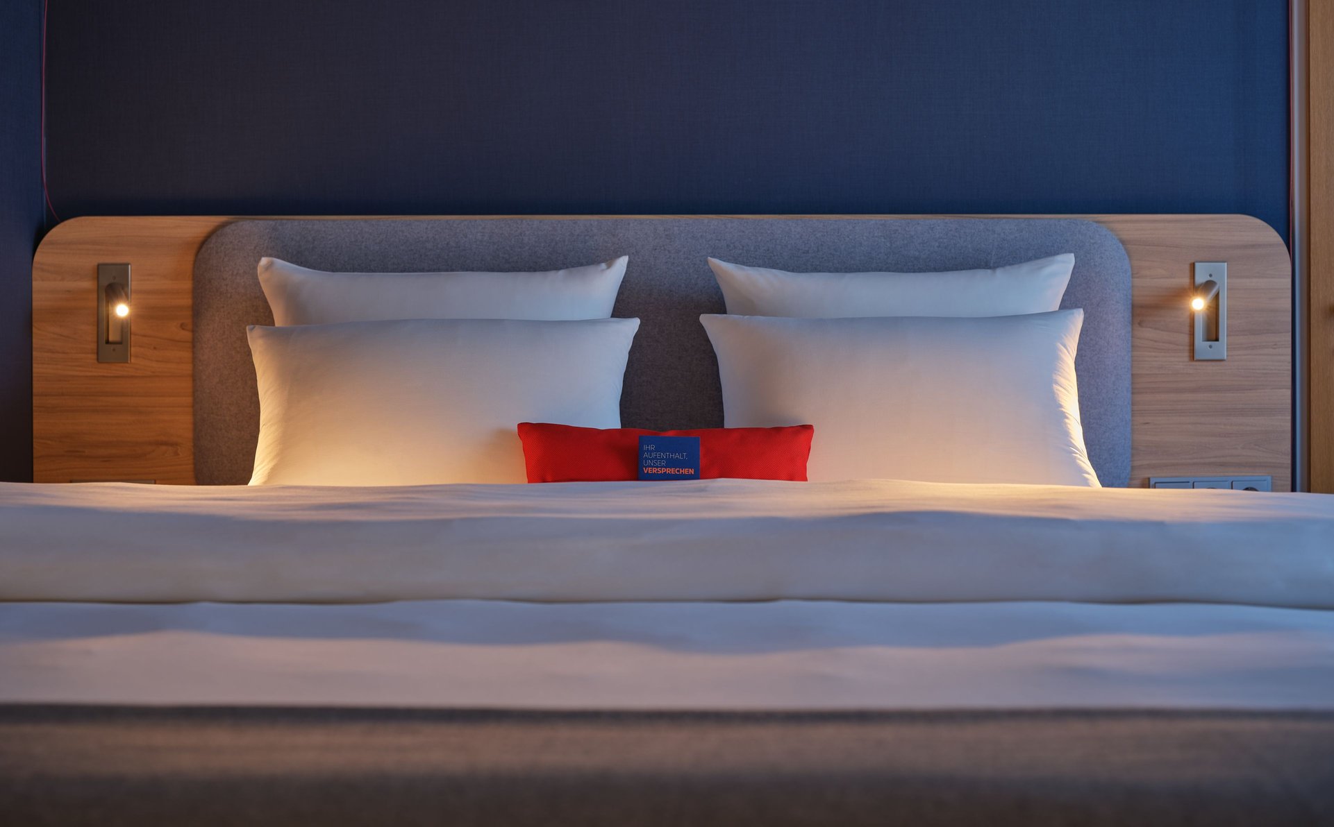 Holiday Inn Express Cologne - Muelheim, an IHG Hotel Room Type - Standard Room