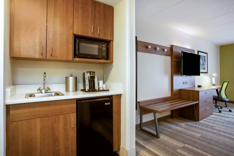 STUDIO SUITE 2 QUEEN NON SMOKE