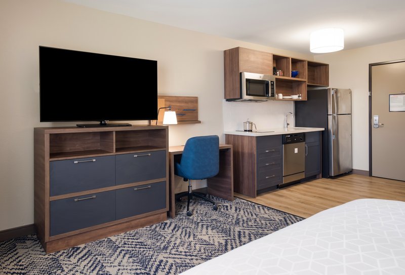 1 Queen Bed Studio Suite