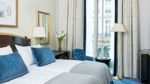 Premium room with twin beds and balcony