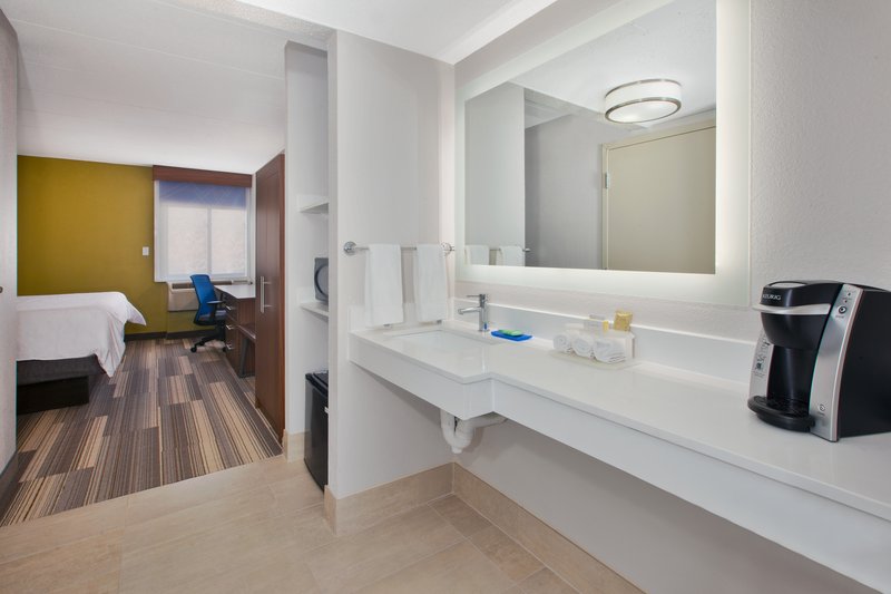 HOLIDAY INN EXPRESS FAIRFAX