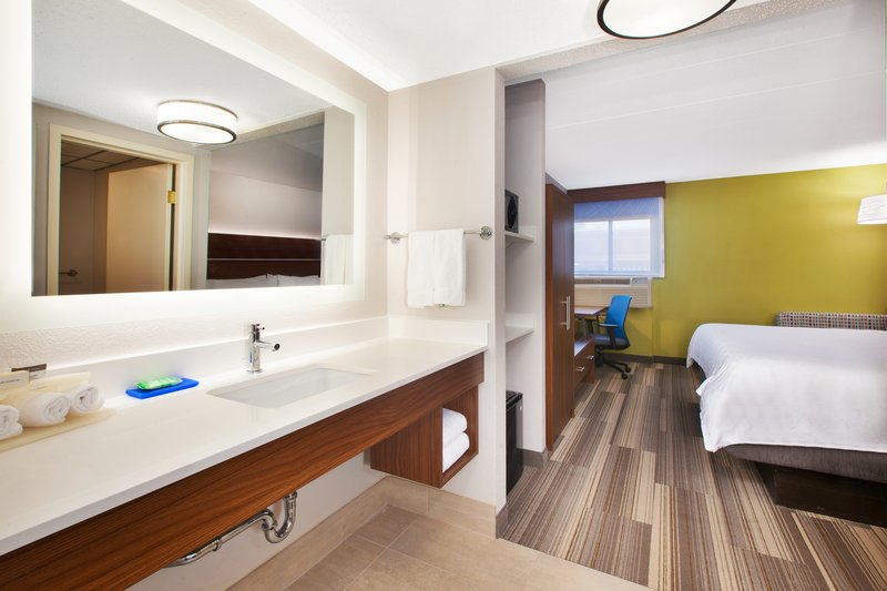 HOLIDAY INN EXPRESS FAIRFAX