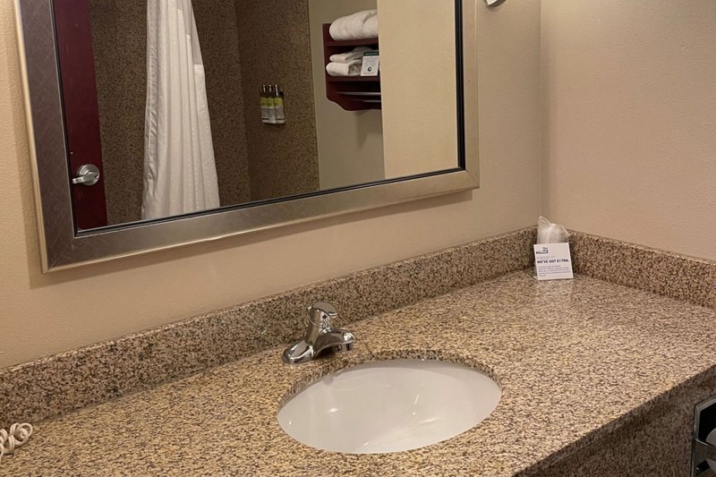 HOLIDAY INN EXP STES NIAGARA