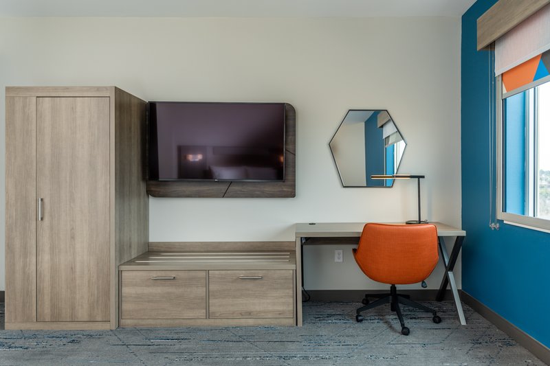 Holiday Inn Express and Suites Charlottesville