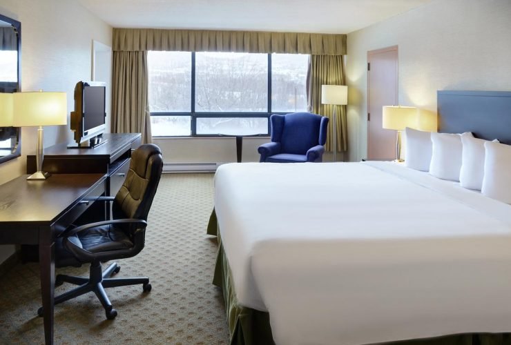 Greenwood Hotel & Suites