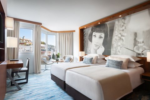Deluxe Guest Room City View